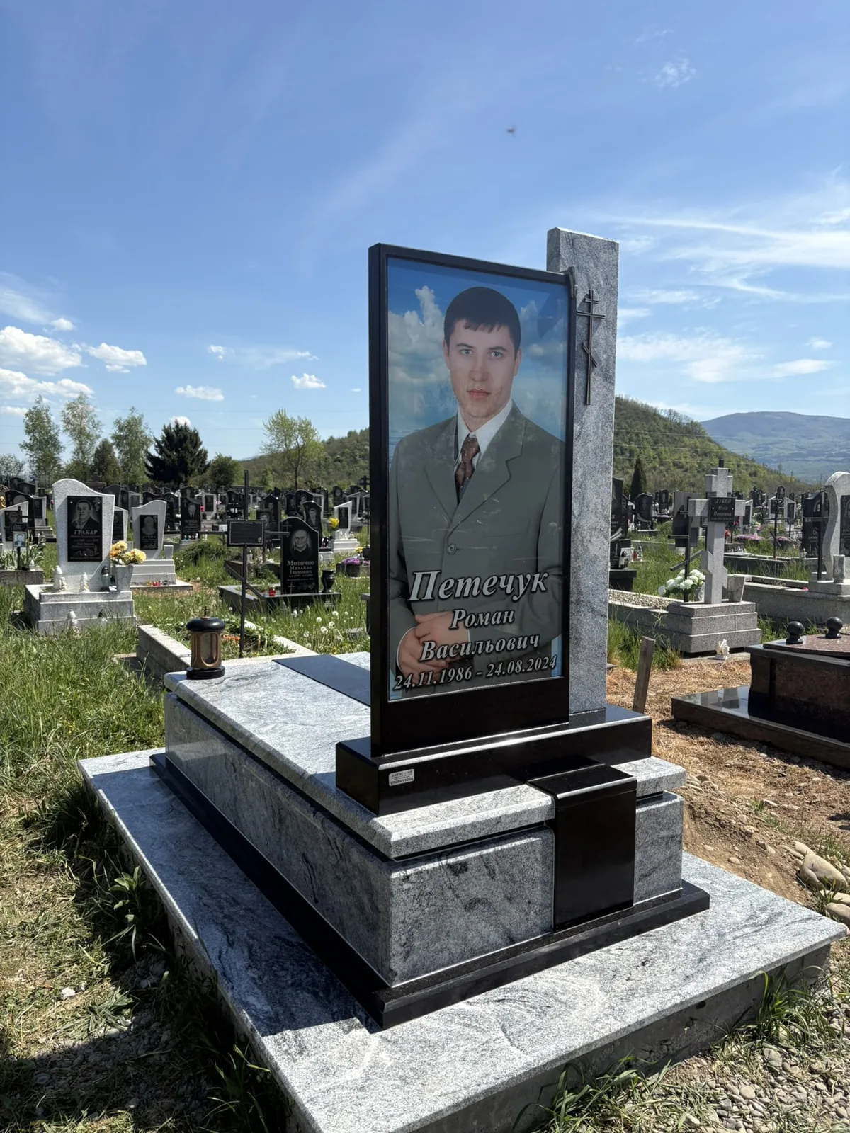 Гранітний пам’ятник Еліт-Граніт на заставку